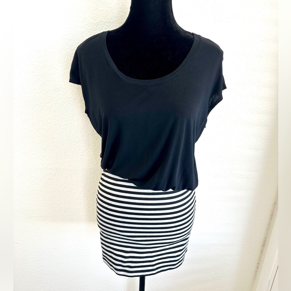STRIPE 2 FER DRESS - Picture 2 of 8